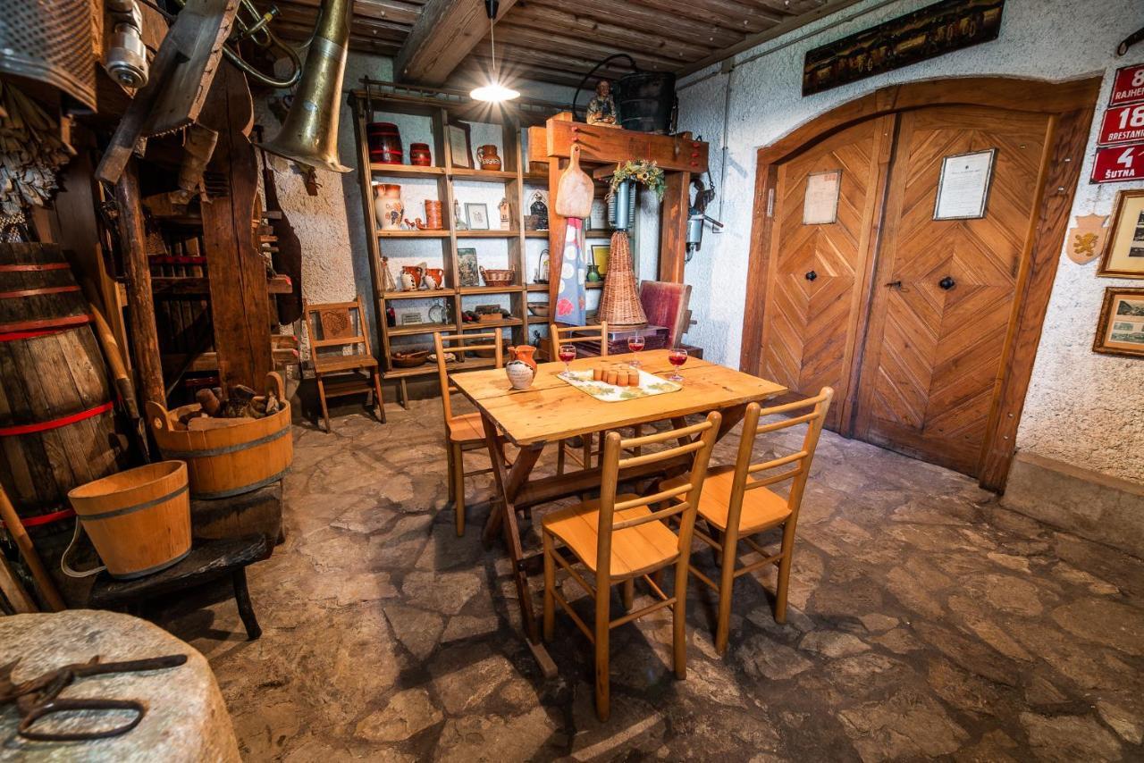 Authentic Countryside Villa With Hot Tub Veliki Kamen Room photo